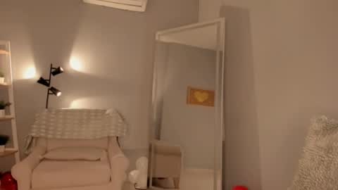 Snapshot of vienah chatting on February 27, 3:59 pm Karla online show from February 27, 3:59 pm