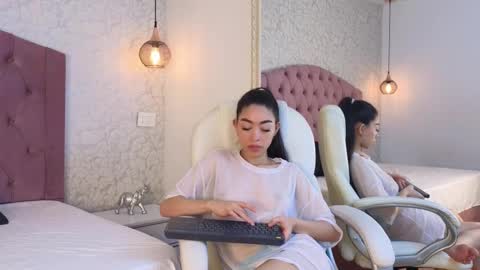 Violet  online show from November 19, 9:13 pm