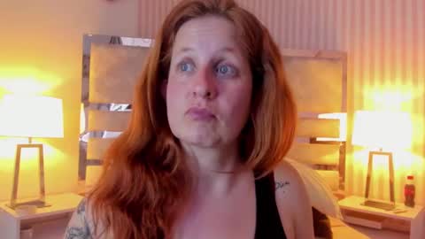 Violeta online show from December 9, 1:51 am