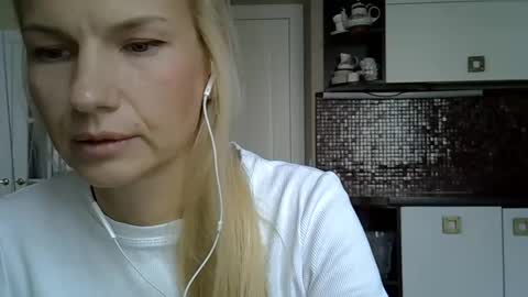 viki_loun5 online show from September 26, 9:06 am