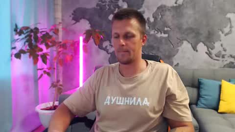 Snapshot of vikingchrisss chatting on October 6, 10:33 am vikingchrisss online show from October 6, 10:33 am