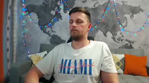 Snapshot of vikingchrisss chatting on December 20, 10:22 pm vikingchrisss online show from December 20, 10:22 pm