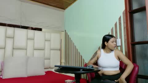 vikiTomson online show from March 3, 12:45 pm