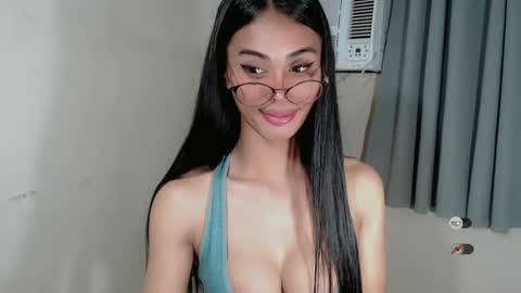 Snapshot of vikkylustfull chatting on March 8, 3:02 pm vikkylustfull online show from March 8, 3:02 pm