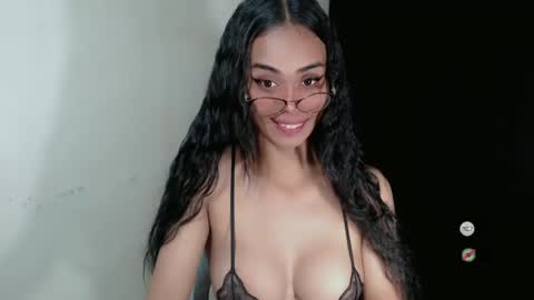 Snapshot of vikkylustfull chatting on January 28, 11:50 pm vikkylustfull online show from January 28, 11:50 pm