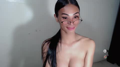Snapshot of vikkylustfull chatting on February 24, 5:11 am vikkylustfull online show from February 24, 5:11 am