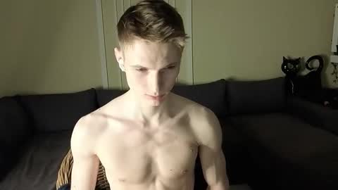 Max online show from November 28, 3:52 pm