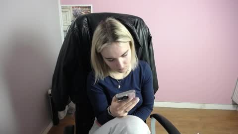 viktoria_lovely online show from April 1, 7:31 am