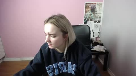 viktoria_lovely online show from January 2, 9:22 am