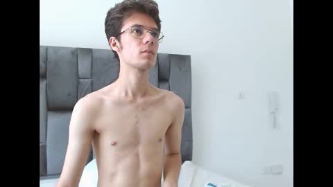 Snapshot of viktornoir chatting on September 10, 5:03 pm viktornoir online show from September 10, 5:03 pm
