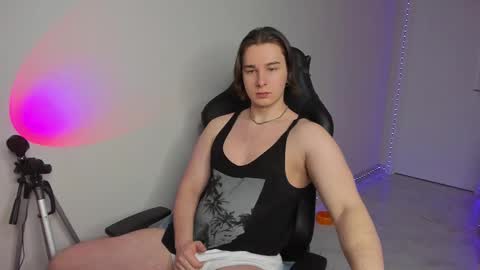Snapshot of vincent__strong chatting on February 9, 7:59 am Vincent Strong online show from February 9, 7:59 am