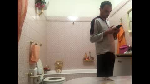Snapshot of vinmin90 chatting on December 4, 11:19 pm Zenith online show from December 4, 11:19 pm