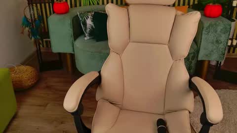 violaparkers online show from November 3, 6:14 am