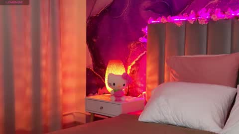 violaparkers online show from October 3, 5:16 am