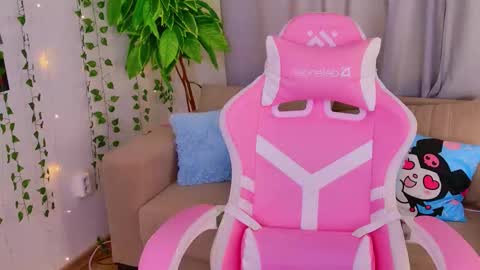 violaparkers online show from October 18, 6:50 am