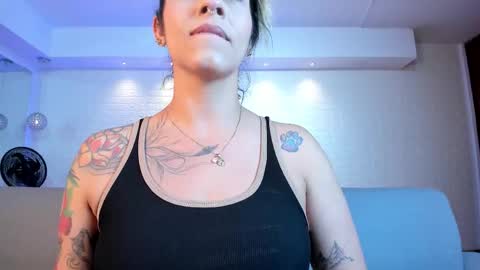 Violett  Everyday From 0530 to 1430 Col Time online show from November 29, 11:18 am