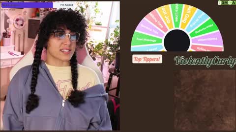 Snapshot of violentlycurly chatting on December 31, 11:06 pm Curly the Coin Operated Toy online show from December 31, 11:06 pm