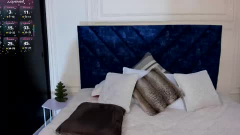 Violet online show from December 16, 6:36 pm