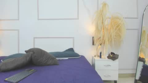 Violet and Paul online show from October 28, 5:08 am