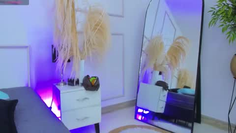 Violet and Paul online show from October 31, 6:03 am