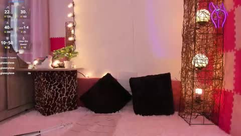 Snapshot of violet_ch chatting on January 30, 8:31 pm violet online show from January 30, 8:31 pm