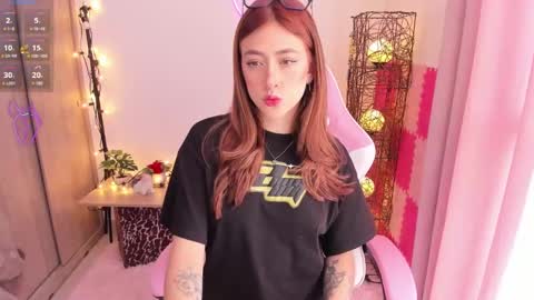 Snapshot of violet_ch chatting on February 20, 5:30 pm violet online show from February 20, 5:30 pm