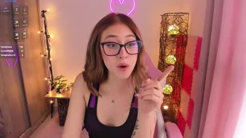 Snapshot of violet_ch chatting on February 22, 11:03 pm violet online show from February 22, 11:03 pm