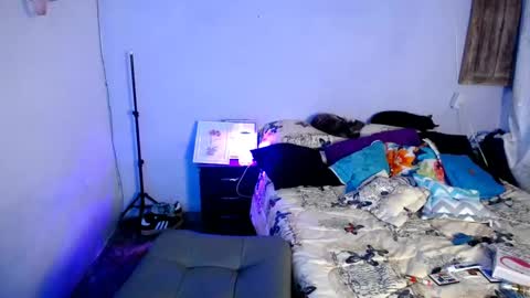 Snapshot of violet_hyuga chatting on February 20, 7:34 am violet_hyuga online show from February 20, 7:34 am