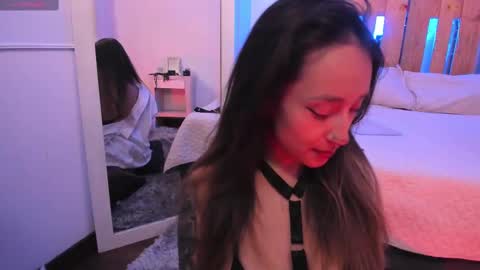 Violet Jones online show from September 29, 3:00 pm