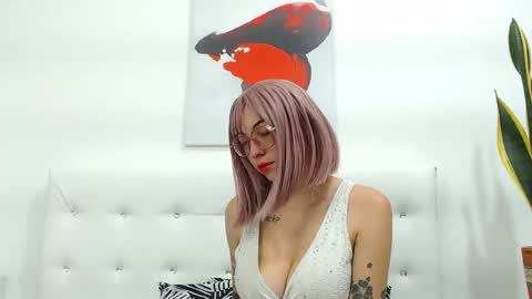 violet online show from February 21, 3:10 pm