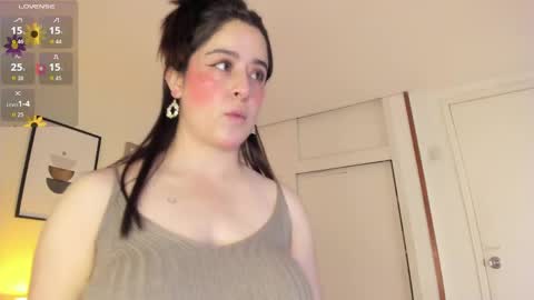 Violet Nova online show from May 16, 11:31 am