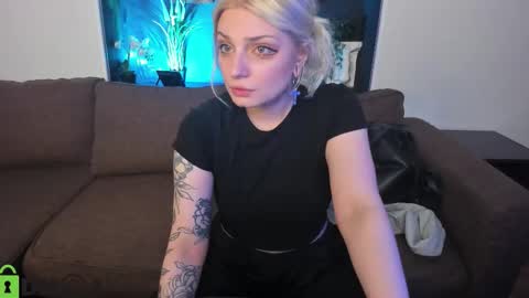 Snapshot of violet_oblivion chatting on September 11, 9:05 pm violet_oblivion online show from September 11, 9:05 pm