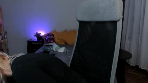 Snapshot of violet_oblivion chatting on January 3, 10:31 am violet_oblivion online show from January 3, 10:31 am