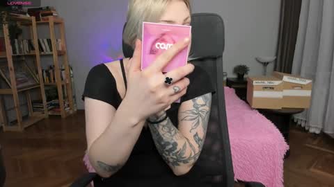 Snapshot of violet_oblivion chatting on January 26, 8:34 pm violet_oblivion online show from January 26, 8:34 pm