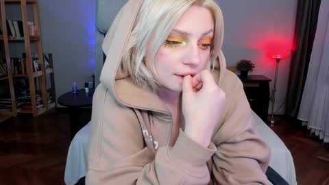 Snapshot of violet_oblivion chatting on January 8, 12:38 am violet_oblivion online show from January 8, 12:38 am