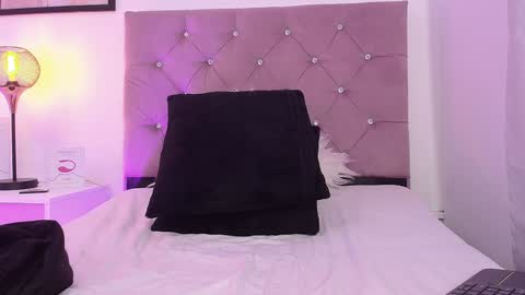 Snapshot of violet_queen2 chatting on February 3, 5:24 pm Mary online show from February 3, 5:24 pm