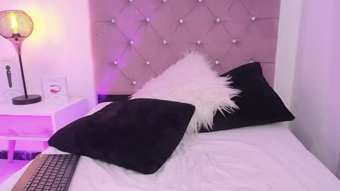 Snapshot of violet_queen2 chatting on February 5, 5:31 pm Mary online show from February 5, 5:31 pm