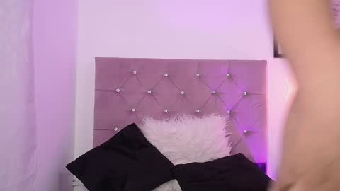 Snapshot of violet_queen2 chatting on January 31, 8:33 pm Mary online show from January 31, 8:33 pm