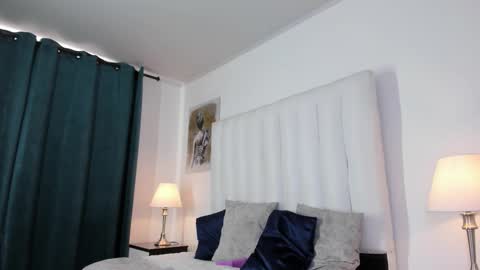 Snapshot of violet_queen2 chatting on September 10, 7:26 pm Mary online show from September 10, 7:26 pm