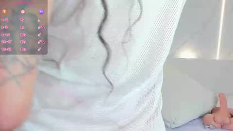 Snapshot of violet_roux chatting on September 18, 8:02 pm violet_roux online show from September 18, 8:02 pm