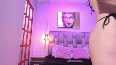 violet_storm_ online show from December 19, 5:25 am