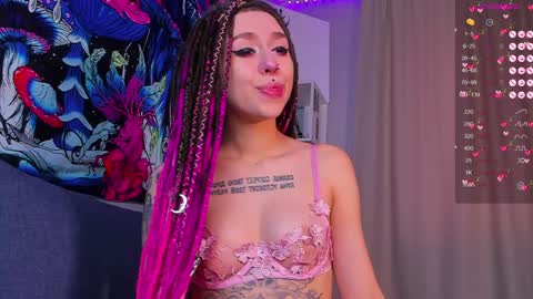 Snapshot of violet_walker7 chatting on February 8, 11:12 am Violet online show from February 8, 11:12 am
