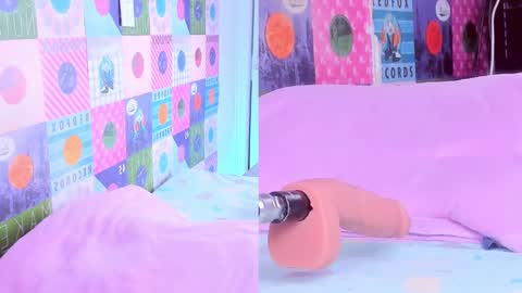 Snapshot of violetaa_hade chatting on March 3, 10:10 pm online show from March 3, 10:10 pm