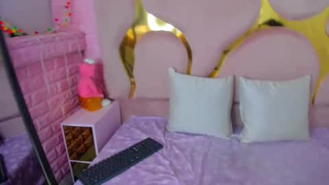 Snapshot of violetaangelsx chatting on February 7, 6:02 pm Viollet online show from February 7, 6:02 pm