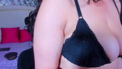 Snapshot of violetaangelsx chatting on January 30, 3:51 pm Viollet online show from January 30, 3:51 pm