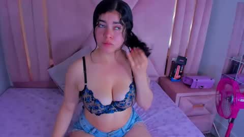 Snapshot of violetaangelsx chatting on February 22, 3:36 pm Viollet online show from February 22, 3:36 pm