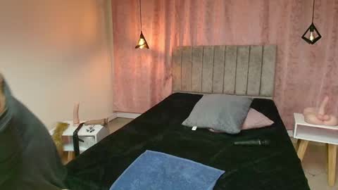 VIOLETA online show from February 13, 8:13 pm