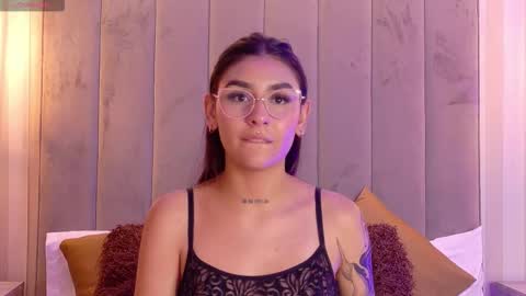 Snapshot of violetblaze chatting on September 19, 2:48 am Cute Violet online show from September 19, 2:48 am
