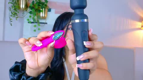 Violet online show from April 4, 12:45 pm