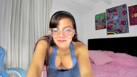 Snapshot of violetbunnyy1 chatting on December 7, 6:15 am Violet online show from December 7, 6:15 am